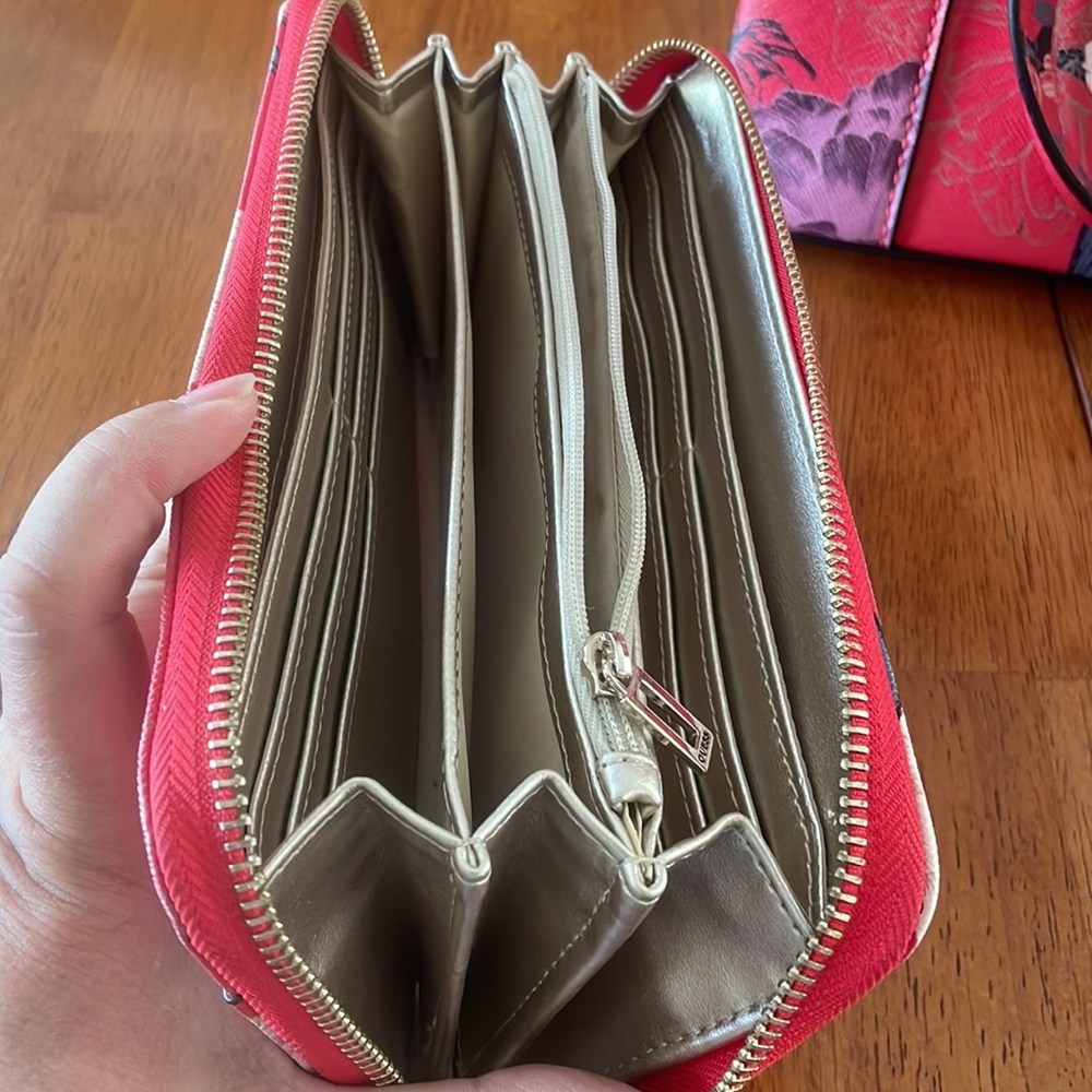 Guess Wallet - Picture 2 of 2